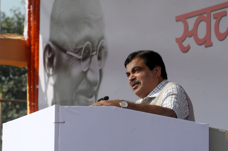 Rs. 20 lakh to villages per annum for Swachhta Mission: Gadkari 